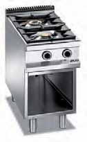 The MAGISTRA 900/980 gas ranges line comprises models with 2/4/6 burner available as freestanding unit on an open cabinet, with gas or electric static oven, with 2 gas ovens or with gas