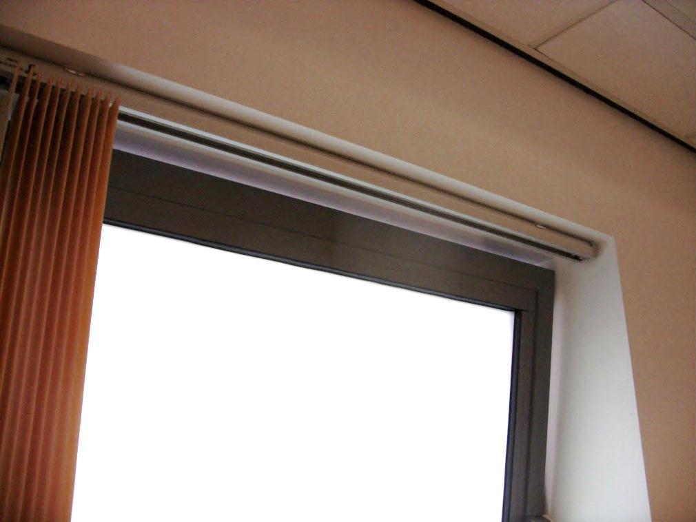 Types of blinds for offices This information paper provides an overview of the types of internal and external blinds than can be used in office buildings. 1.