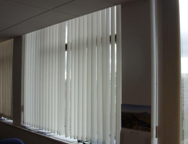 2. TYPES OF BLINDS Table 1 shows some typical types of blinds that can be used in office buildings. Type Comments Image Vertical strip blind (internal) Cheapest blinds. Flap around when windows open.