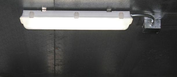 CEILING LIGHT (M-33) SPECIFICATIONS WATTS: 75 W,100 W,150 W VOLTAGE: 76-250 V LIFE