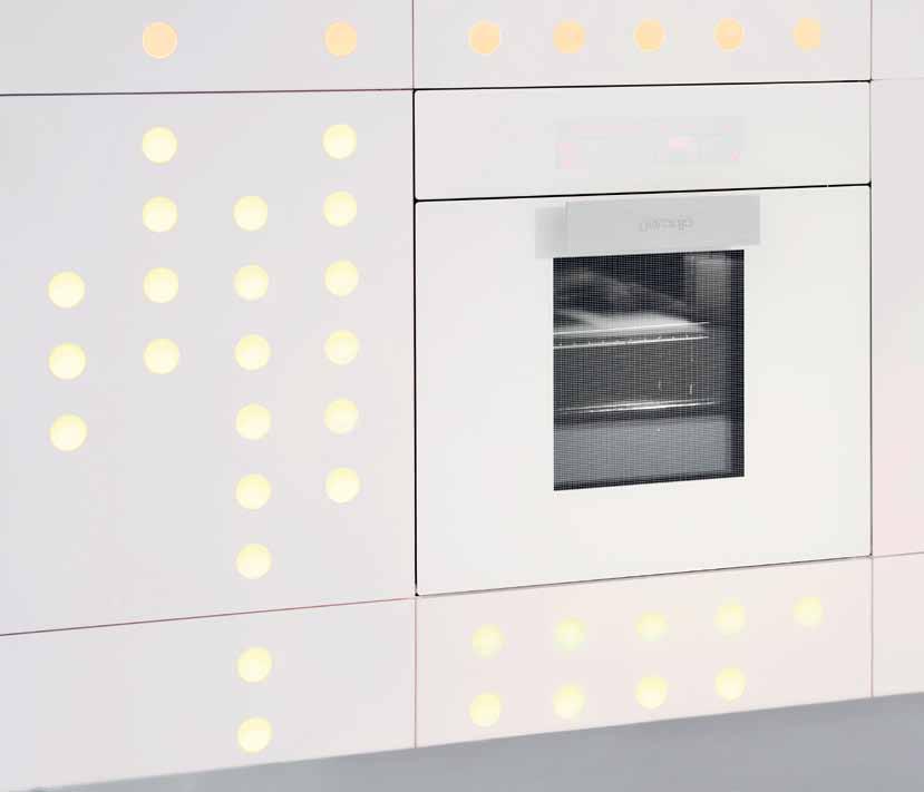 BUILT-IN OVENS Ovens Ready, steady, bake Whether it concerns a turkey or a scrumptious chocolate cake, we like to stay on top of things.
