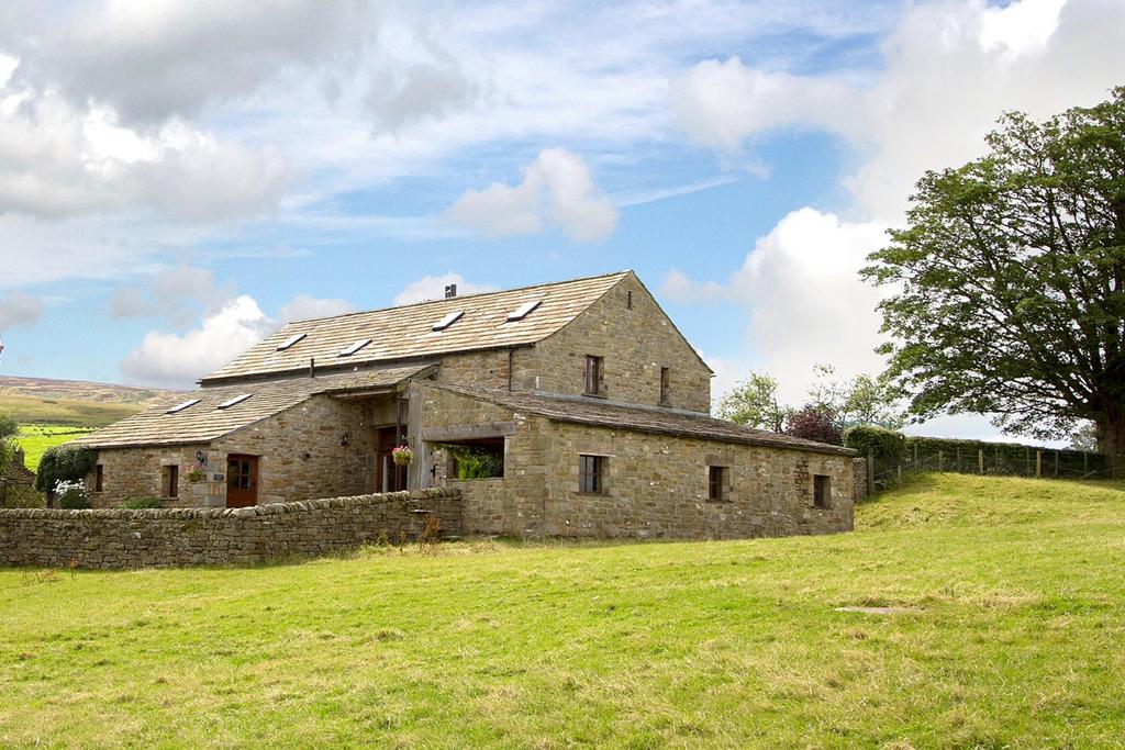 CROW TREES BARN 495,000 Mewith, LA2 7AX In an elevated position and commanding stunning panoramic views, a substantial and contemporary barn conversion with a flexible layout; sociable and family