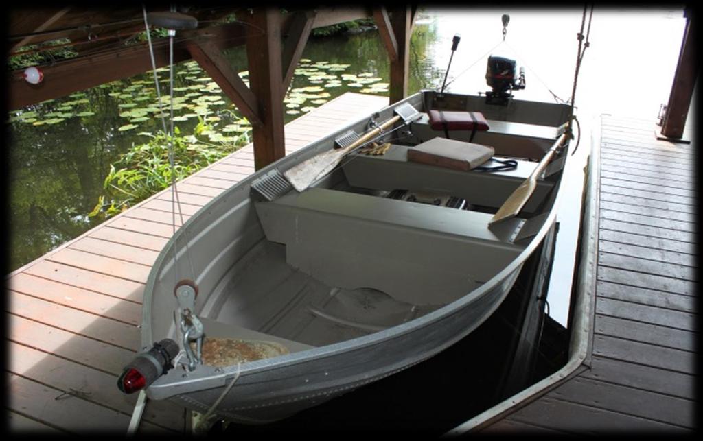 14' Lowe aluminum fishing boat w/6hp Mercury 2-stroke Note that