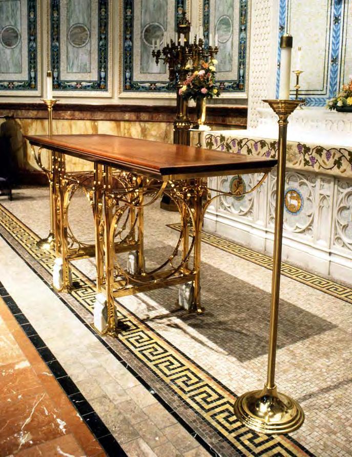 from four marble plinths that recall the base of the existing altar.
