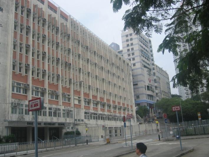 There was a 41m level difference between the top of the existing HKSIS and the roof level of the disused school building,