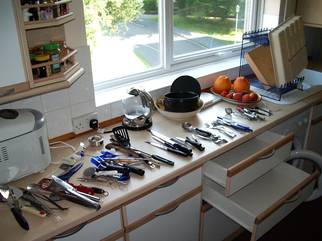 Kitchen Before you start cleaning the kitchen, grab your Wet Room caddy with all of your supplies and cleaning cloths.