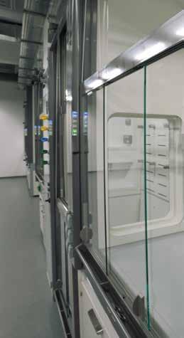 1 Fume cupboards and extraction devices Clear view of all processes in the workspace The high level glazed panel enables tall experimental equipment and