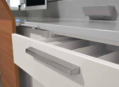 single wall frames with open roll rails. Our standard fully-extensible drawers ensure a clear overview of their contents.