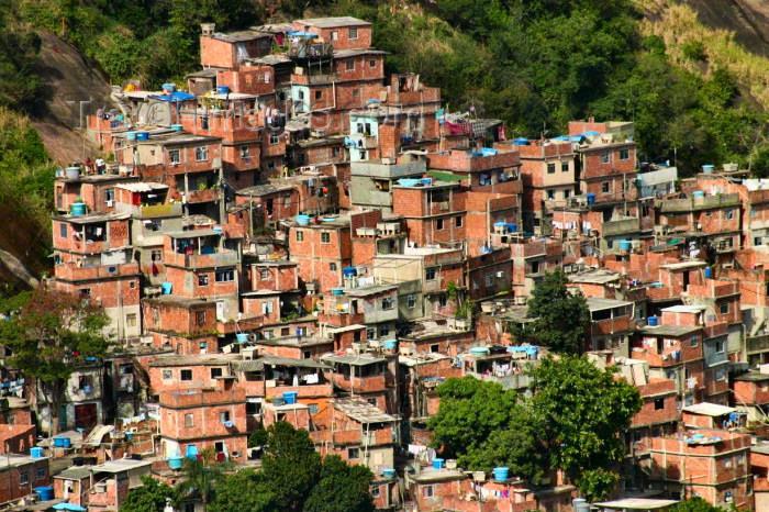 Most of the Brazilian larger cities suffer of the lack of urban planning, as they are growing on a