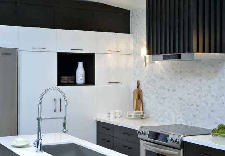 DESIGN LEAN CUISINE Kitchen renovation achieved without burning the bank account BY JULIE GEDEON PHOTOGRAPHY: LARRY ARNAL STYLING: NATHALIE TREMBLAY KITCHENS CAN BE RENOVATED ON A BUDGET without