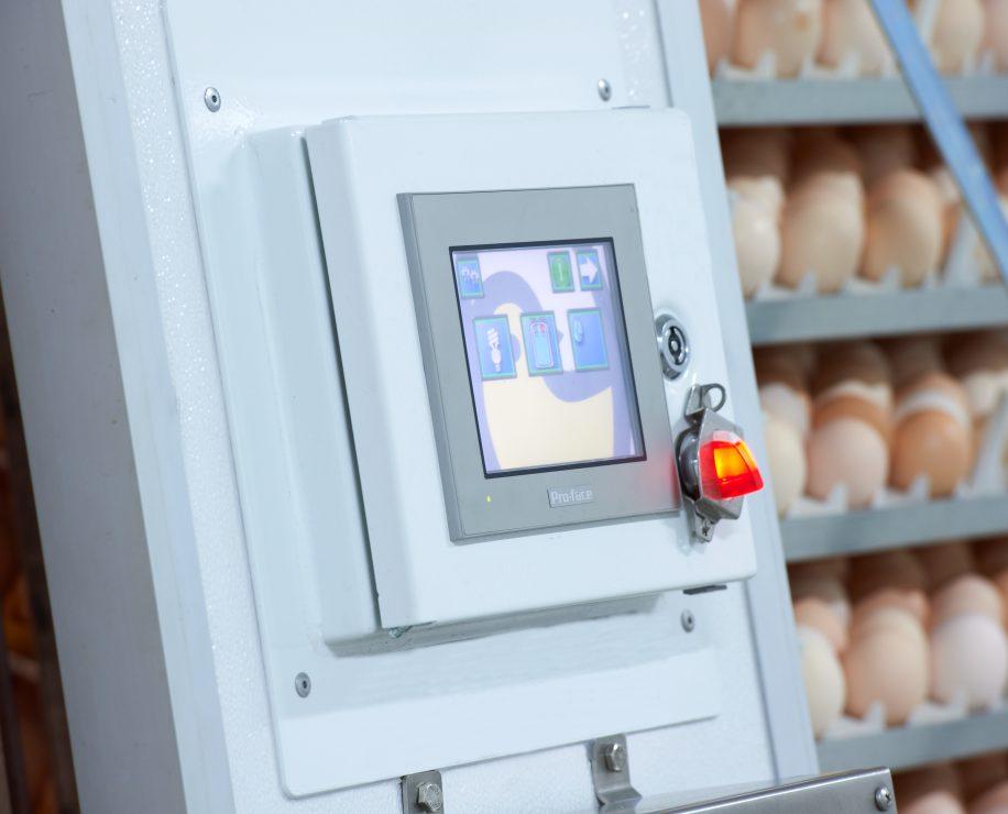 True Modular Design for Accurate Zonal Control Individual temperature zone control adapts to the needs of each flock to optimize hatchability and uniformity Uniform airflow allows controlled moisture