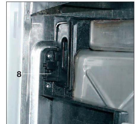 Install the air screen (see chart page 31) for liquid gas (contained in changeover kit) on the left of the heat exchanger. 9.