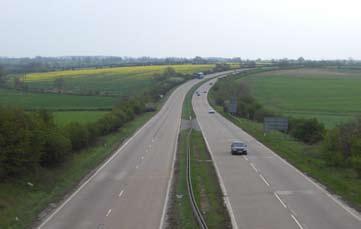 Figure 8.6 The A2 corridor at Vinkeveen, Netherlands respects the local historic landscape type both horizontally and vertically utilising the grain of the historic dyke drainage pattern.