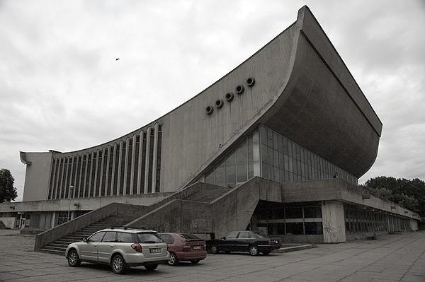 venue for sporting events, especially local and international basketball matches, as well as concerts and shows Its seating capacity is about 4400 On October 22/23 in 1988, the building hosted the