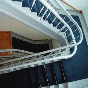 Handicare Van Gogh For the outside curve A perfect solution for every staircase Handicare has a solution for every staircase.