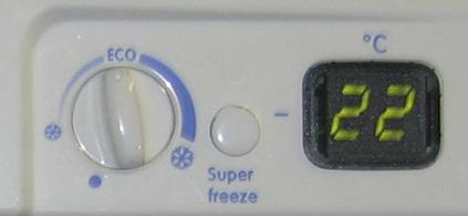 SUPER FREEZER FUNCTION: This function provides optimal freezing of food in the freezer compartment, conserving properties of texture and flavour.