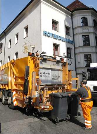 Waste Management Corporation Munich: facts & figures 2015 Public service corporation run by the City of Munich since 1891 1,500 employees from 25 nations 146 collection crews with 703 collectors 177