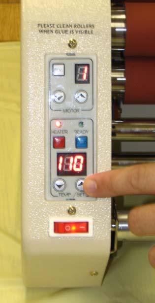 At this time, the machine will take a few minutes to heat up At 80 degrees Celsius, you will hear a beep from the machine.
