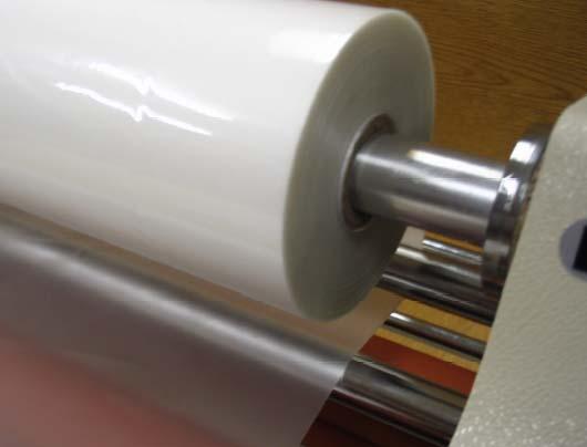 Threading the upper laminating roll Pull film