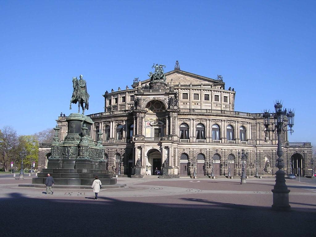 2 Regional Capacity of the Saxon Triangle Cultural Capacity Semper Opera Dresden Important Cultural Events in