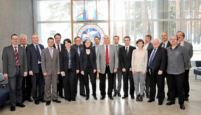 Metai ir dienos. VGTU 2013 m. 2013 04 12 Vilniuje dvi dienas vyko Europos transporto institutų asociacijos ECTRI generalinė asamblėja, kurią kartu su asociacija organizavo VGTU Transporto institutas.