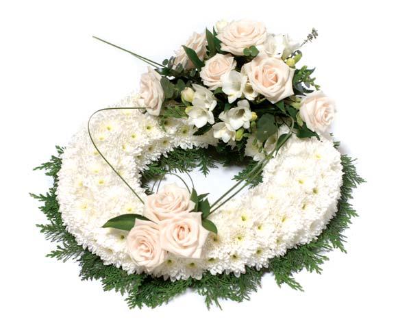 W5 Wreath decorated in delicate blue and white 