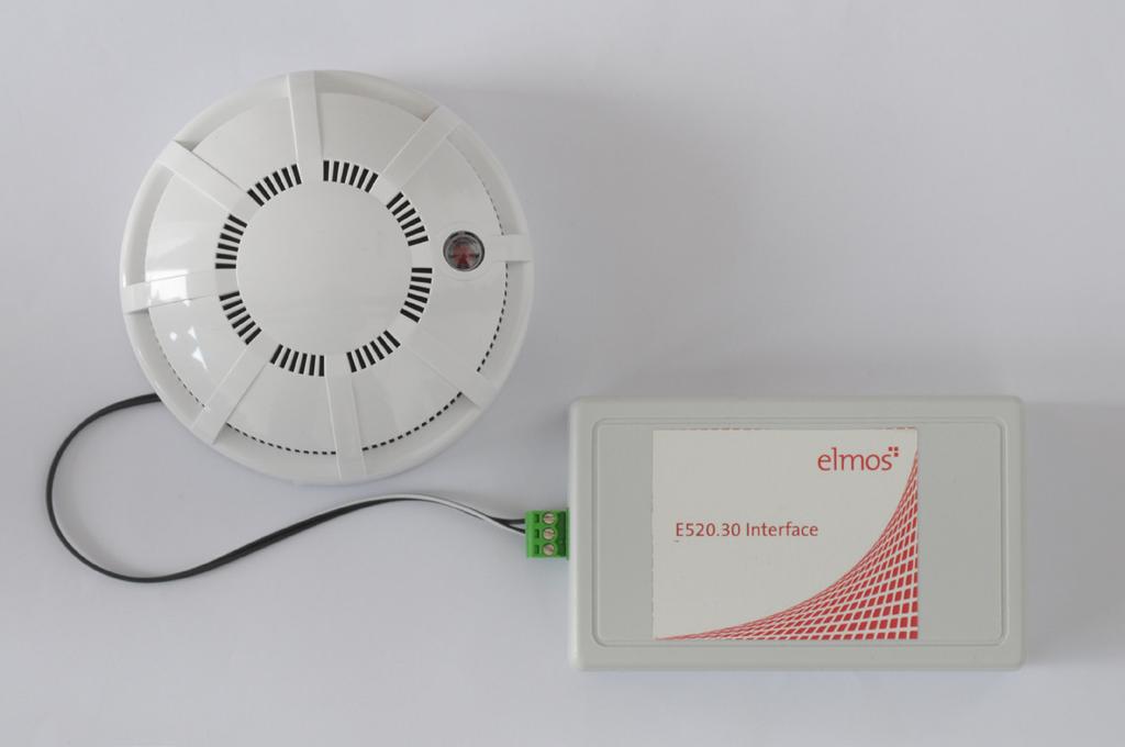 1 What you get: Figure 1. Demoboard 1. Smoke Detector 2. E520.30 Interface with cable for connecting smoke detector 3. CD with software and driver 2 What you need in addition: 1.