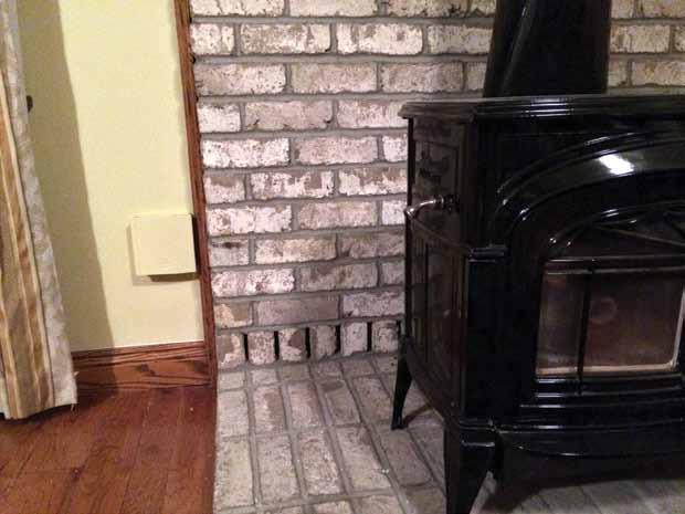 A separate fresh-/combustion-air supply was installed near the catalytic wood-burning stove.