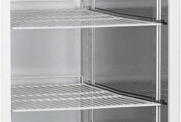 Accessories Section: Laboratory refrigerators and freezers with Profi U-shaped trayslides and plastic-coated shelves Additional U-shaped trayslides and plastic-coated grid shelves can be retrofi tted
