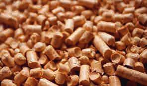 The solution for pellet heaters If there is little space for a wood chip store, pellets are the ideal solution, as the energy density of pellets is about four times as high as that of wood chips.