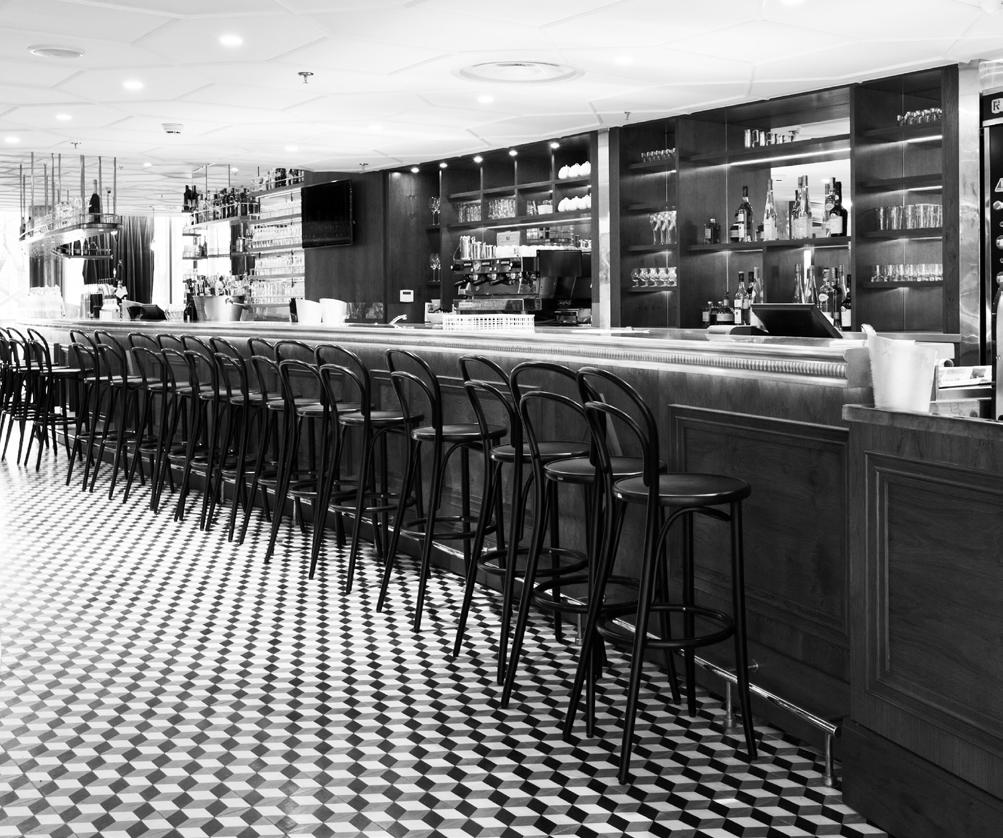 Parisian Pub 15 7 rue Linois, Centre commercial Beaugrenelle, 75015 Paris As part of the project Nawrocki Furniture Company manufactured: - 16-metre zinc bar; - upholstered booths; - all elements of