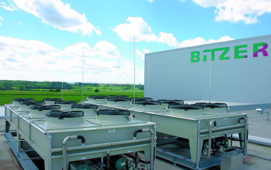 New Bitzer factory: Higher precision with air conditioning Central cooling unit for cutting oils and cooling lubricants replaces 25 decentralised coolers Air-cooled direct condensers from the GVH