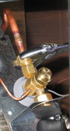 provided (Figure 12) For satisfactory expansion valve control, good thermal contact between the bulb and the suction line is essential Figure 10