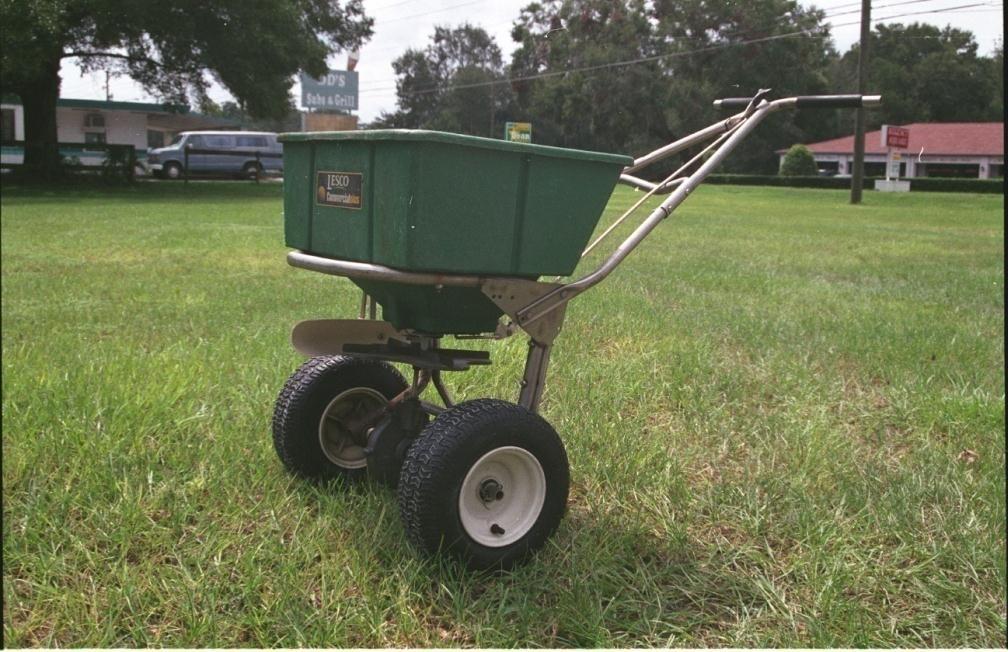 #3: Fertilize Appropriately Follow UF/IFAS Florida-Friendly Landscaping recommendations Look for fertilizers with slow-release nitrogen and low or no phosphorus Points