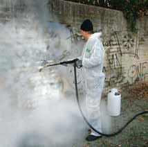 Sandblasting walls andrailings. Clean and sand blasting terracotta tiles, roofing tiles and wood. Pickle machineries and surfaces thanks to a combined use of detergents.