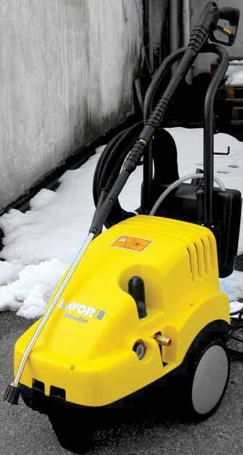 Cold water high-pressure cleaner Vanguard line High pressure cleaners Danubio LP three phase Standard equipment: 3.700.0030 Gun M22-3/8 with rotating coupling). 3.701.