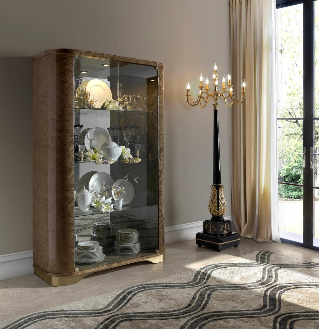 The ASTORIA sideboard is surely the focal piece of the decoration.