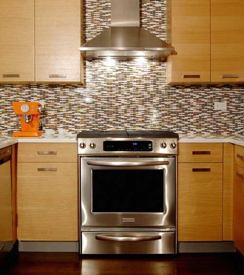 Types of Ranges 23 Slide-In Slide-in ranges, unlike freestanding ranges, have no backguard for a cleaner look. You ll see your whole backsplash without any obstruction.