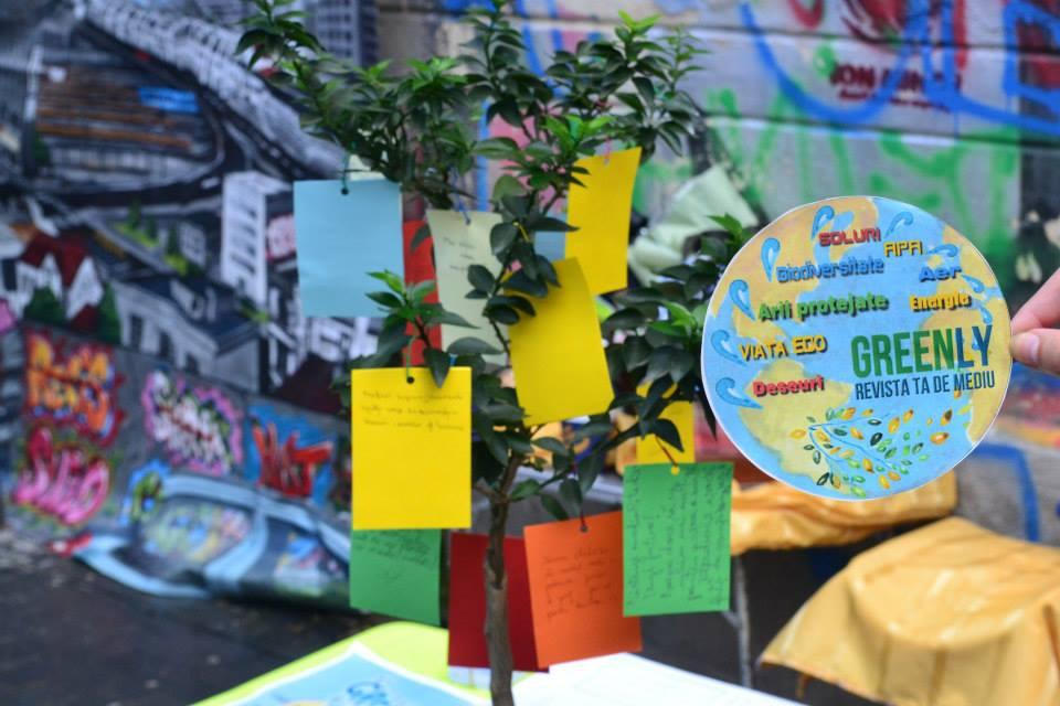 Over the course of three days, bucharestians were invited to post their leaf-shaped ideas (things they like, aspects that make them unhappy, suggestions or proposals on quality housing) in the Tree