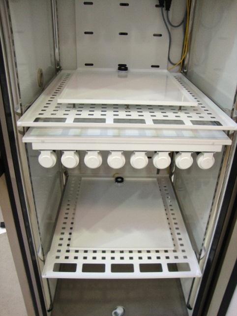 Each type of radiation has a sample placement area of 0.7 square meters spread over two shelves. Optional 400-800 nm and UV 295-400 nm radiation sensors can be added to each shelve.