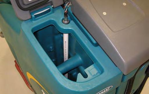 FOAM SCRUBBING (FaST MODE) / ec H2O SCRUBBING (ec H2O MODE) FOR SAFETY: Before leaving or servicing machine, stop on level surface, turn off machine, and remove key. 1. Open the solution tank cover.