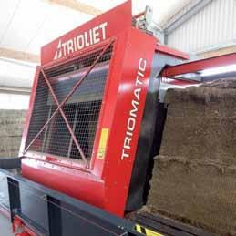 Feed can be stored in the feed floors for several days in the form of silage blocks or bales which are still tied.