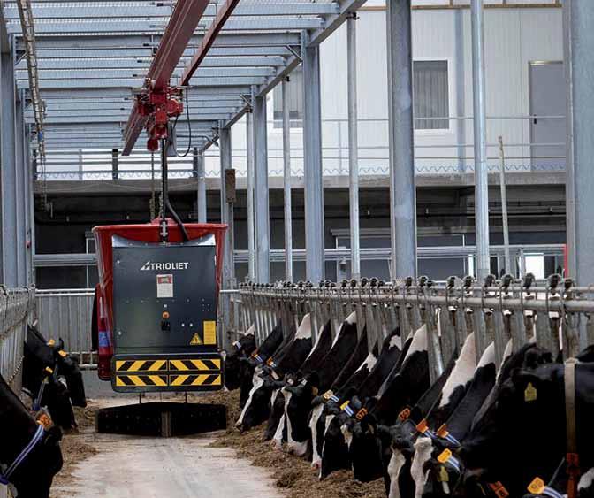 automatic feeding system T10: a hanging feeding robot 8 9 The Triomatic T10 consists of a standalone feeding robot with a 3 m3 mixer and 2 vertical mixing augers.
