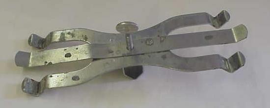 Buret Clamp(s) 2 Double buret clamps are used to secure burets