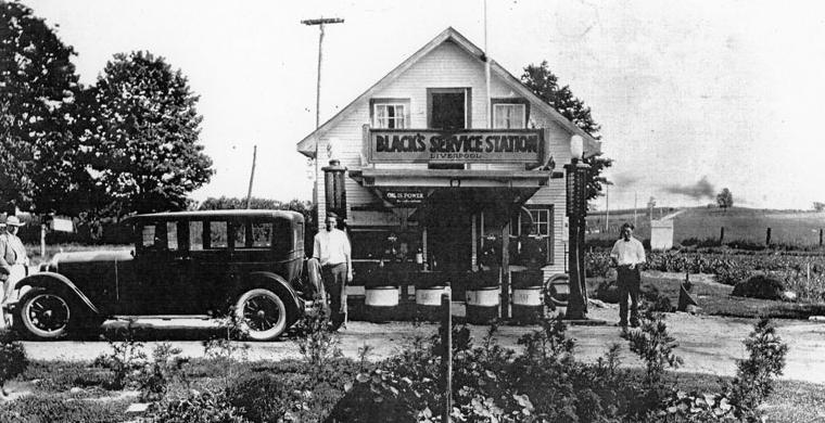 (now a bar and restaurant) in the 1920 s.
