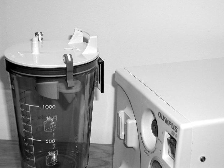 2 litre suction jars should be mounted on the workstation and require the use of a suction jar mounting bracket (see Section 1).