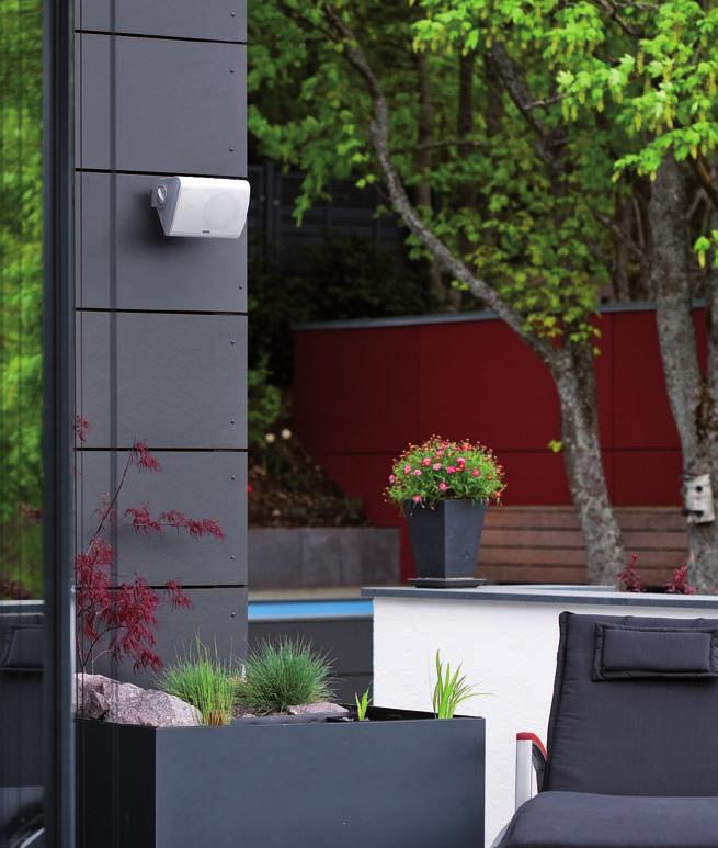 With the Re:sound I outdoor 80 outdoor speakers, your receptive ears will be able to delight to the impressive nuances of even the quietest sounds.