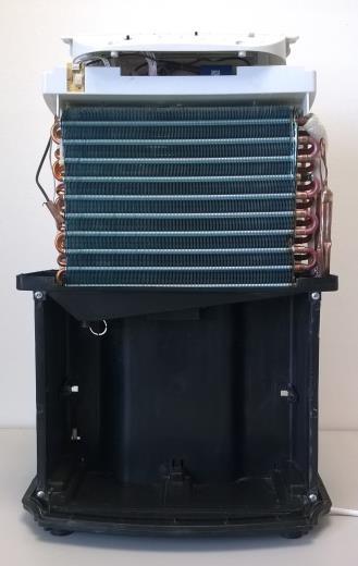 The condenser is installed directly behind the evaporator and has two layers. For the expansion of the refrigerant, a capillary tube is used. Figures 4a and 4b show the appliance without the housing.
