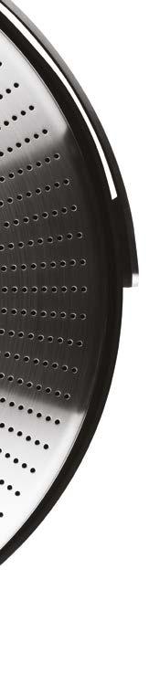 Detail #02 CIRCULAR MOTION A key feature of the Vipp laundry bin is its perforated lid in brushed stainless