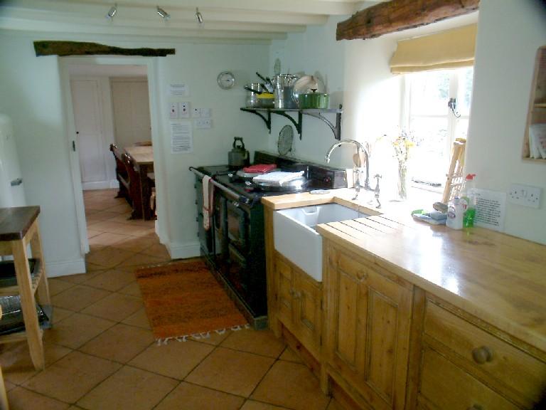 55 x 2.51m (14ft 11ins x 8ft 3ins) 1) Electric AGA, E 4 oven with 2 hotplates and 4 ring hob.